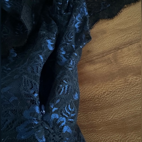 White House Black Market Blouse - Picture 16 of 16